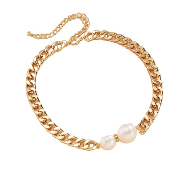 Asymmetrical Pearls on Gold Chain Necklace - Picture 5 of 5